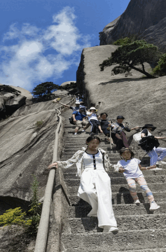 重品牌 优服务 惠职工516.png